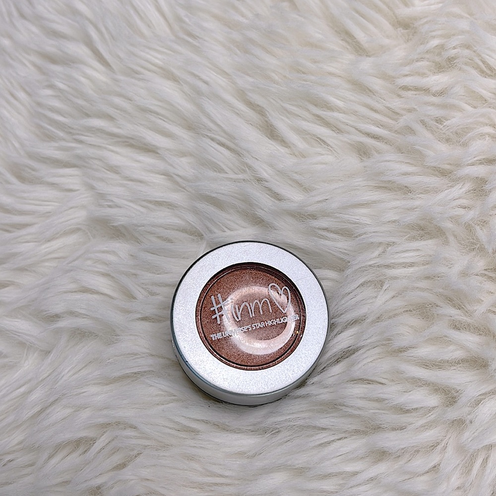 Light pinky highlighter in the shade TWILIGHT from Ulta Beauty😊✨